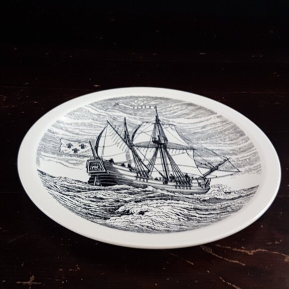 Wedgwood Historical Canadian Vessel Series The Griffon Dinner Plate - Picture 5 of 9
